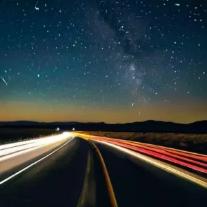 Атмосфера ночных дорог: визуальная поэзия автопутешествий