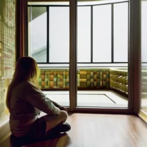 Почему людям важно время наедине с собой